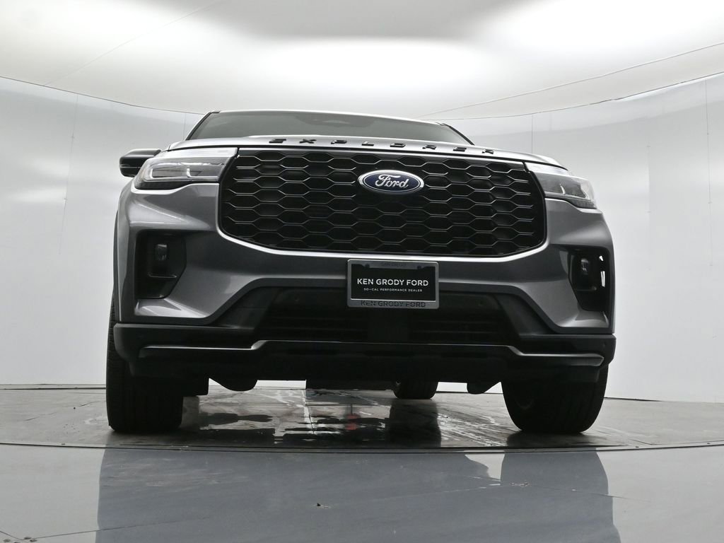 Used 2025 Ford Explorer ST-Line w/ ST-Line Street Pack image 47