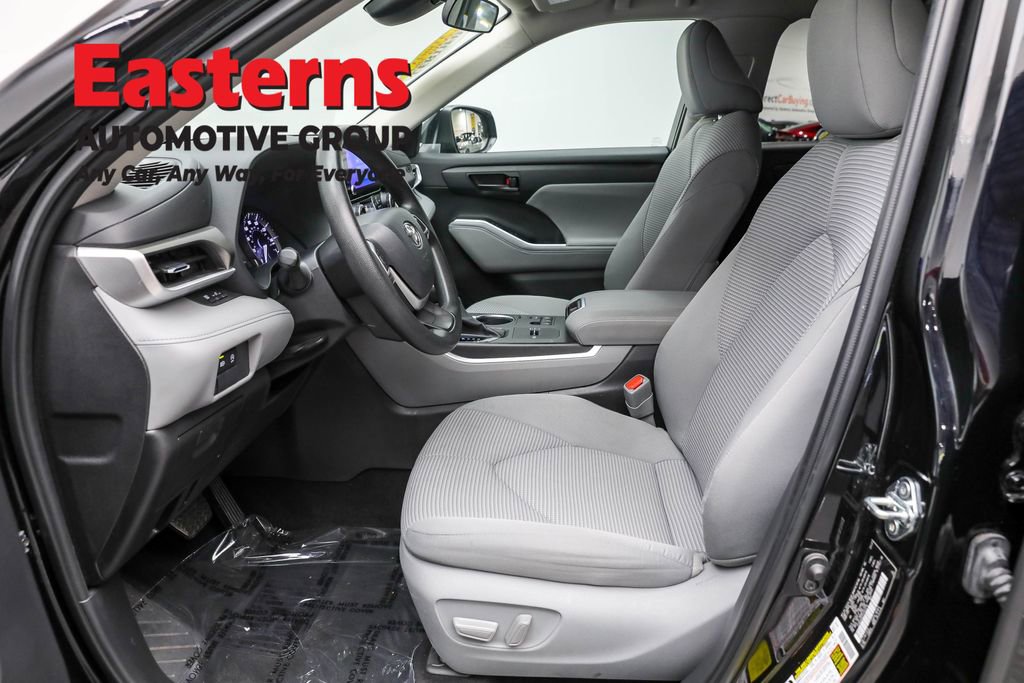Used 2023 Toyota Highlander L image 13