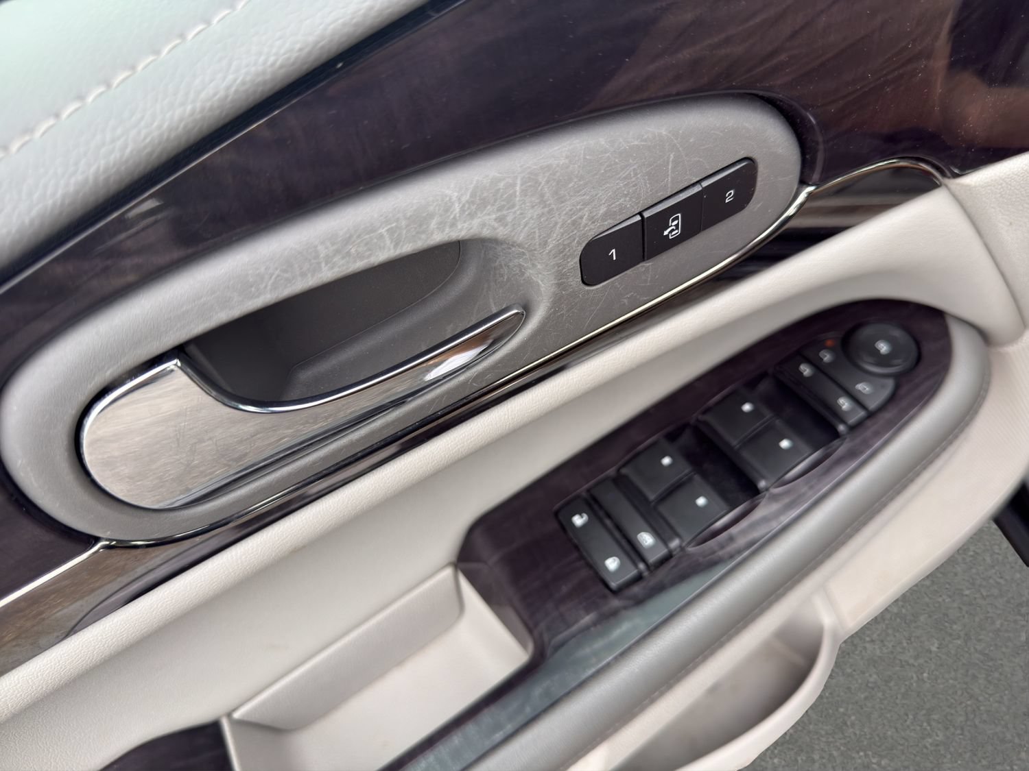 Used 2017 Buick Enclave Premium AWD/4WD image 12