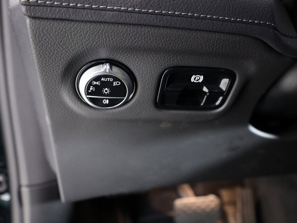 Used 2023 Mercedes-Benz EQE 500 4MATIC SUV w/ Pinnacle Trim Package image 11