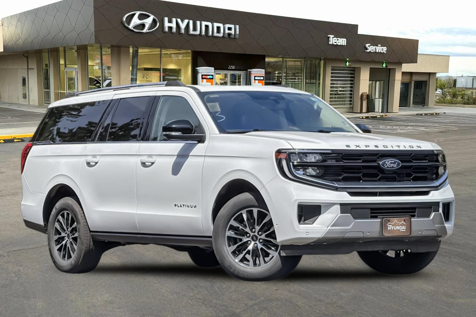 Used 2025 Ford Expedition Max Platinum AWD/4WD image 2