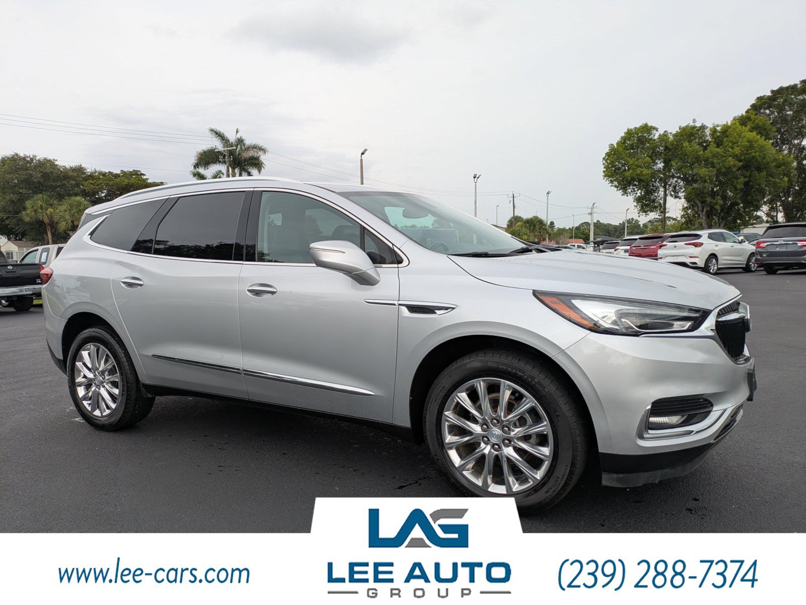 Used 2020 Buick Enclave Essence w/ Sound and Sites Package FWD image 1
