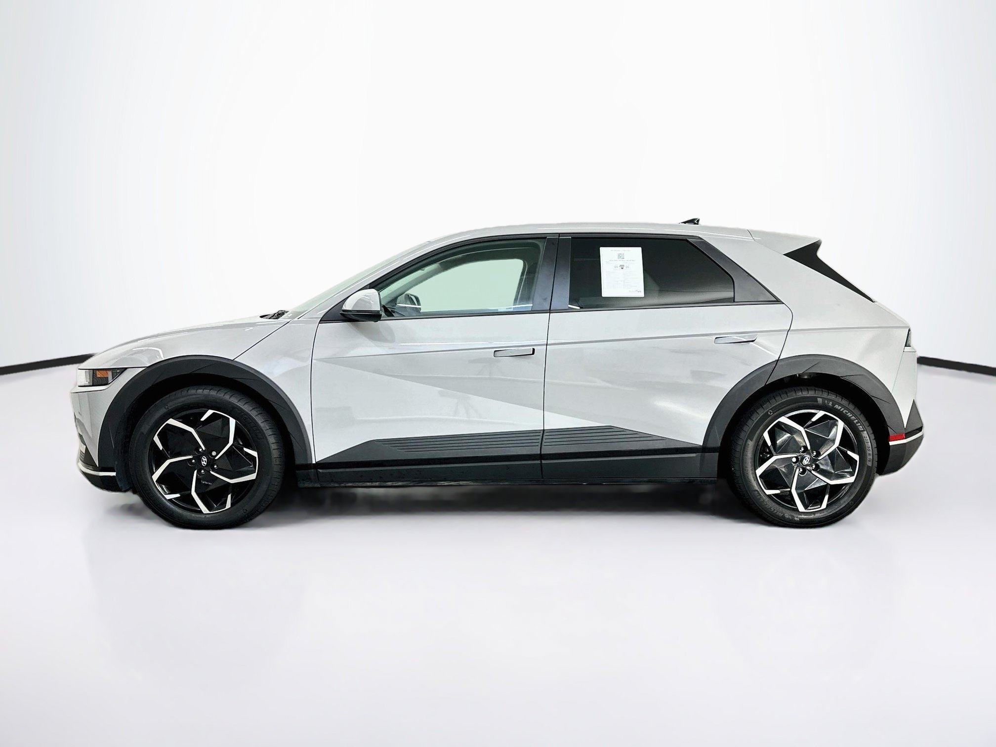 Used 2024 Hyundai Ioniq 5 SEL AWD/4WD image 4