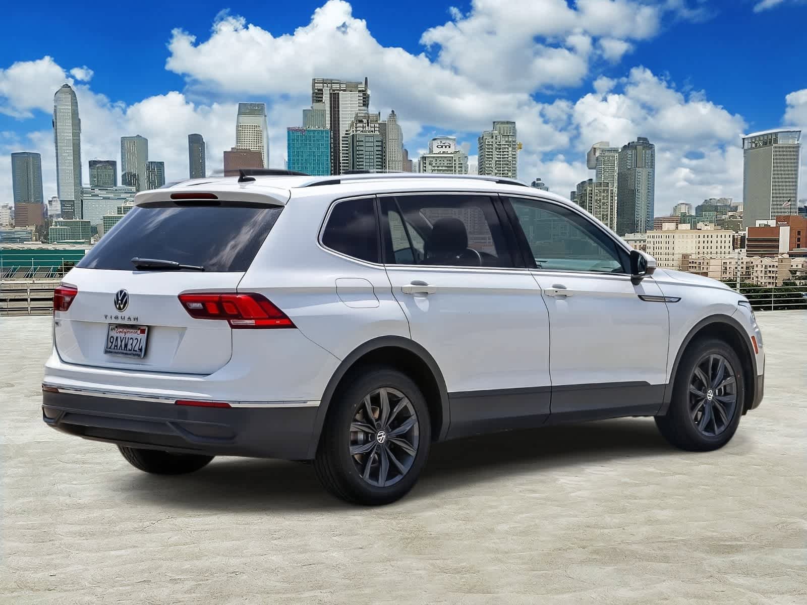 Certified 2022 Volkswagen Tiguan SE FWD image 4