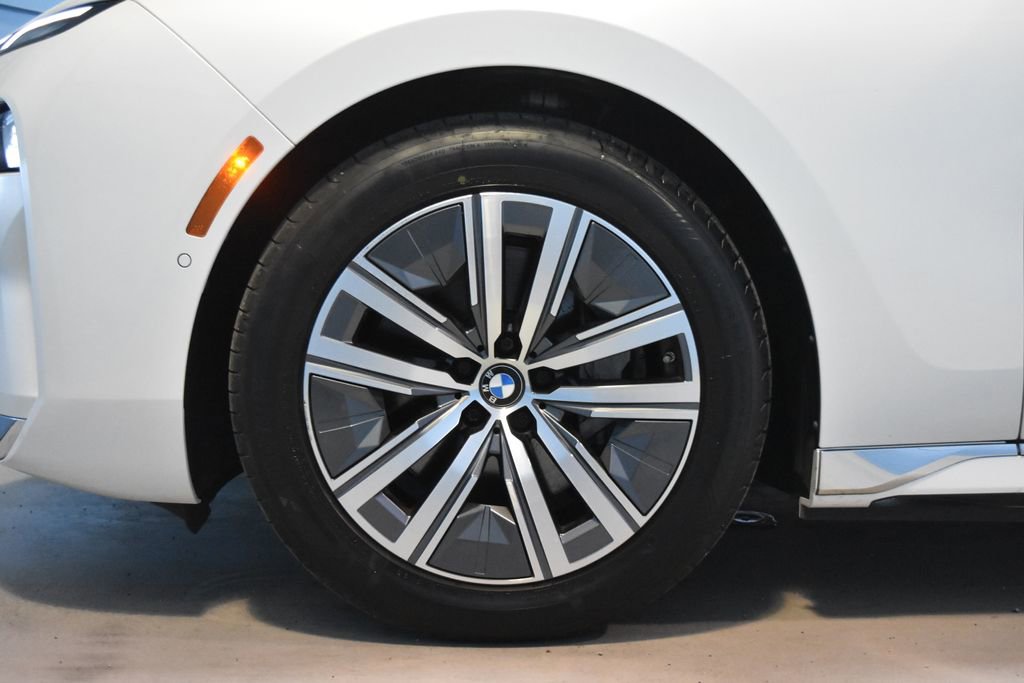 Used 2024 BMW i7 eDrive50 image 21