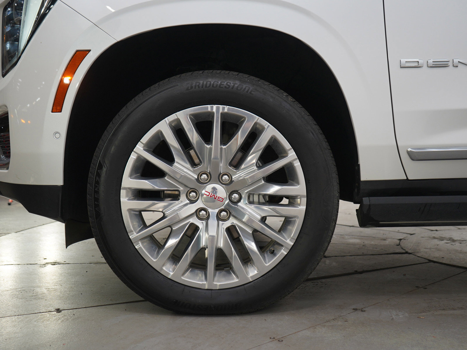 Used 2025 GMC Yukon XL Denali w/ Denali Reserve Package AWD/4WD image 34