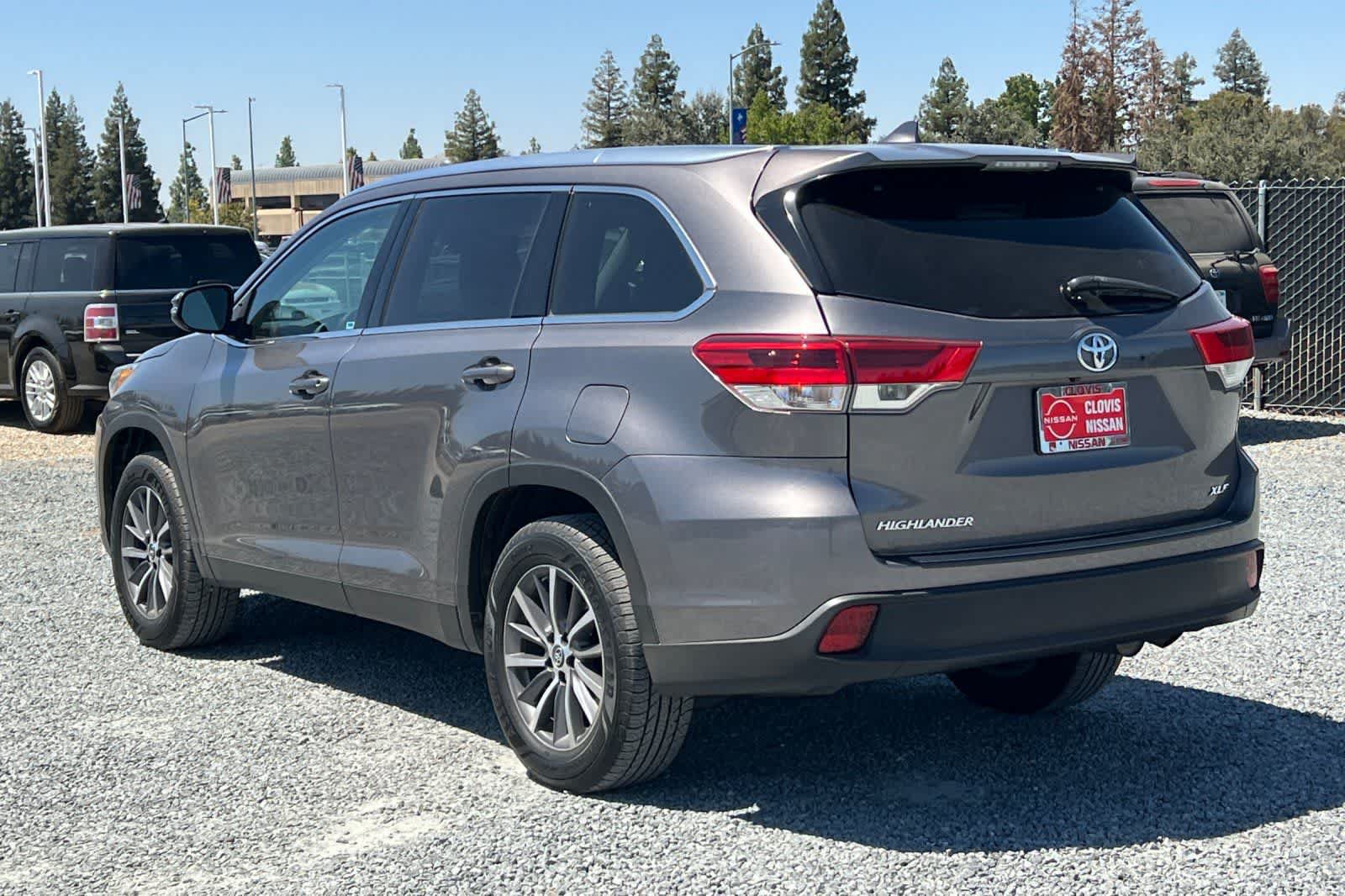 Used 2019 Toyota Highlander XLE FWD image 7