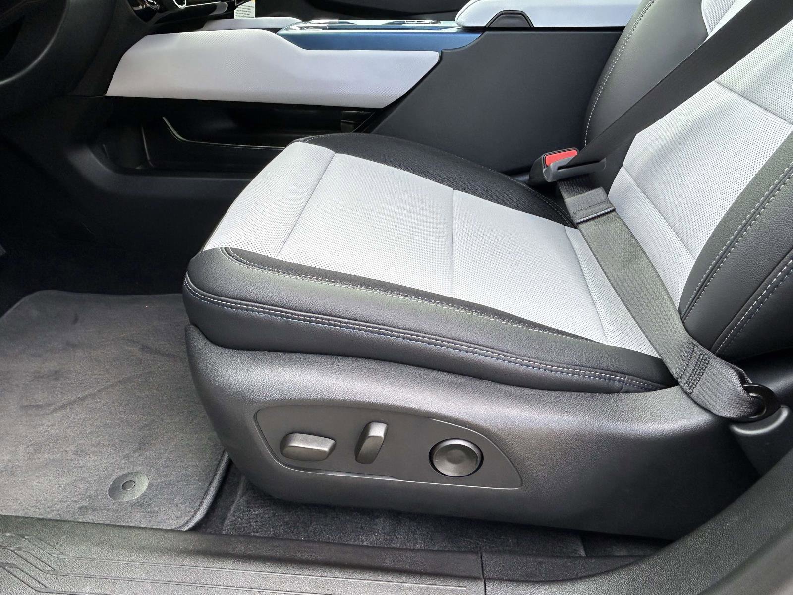 New 2026 Chevrolet Equinox EV LT image 19