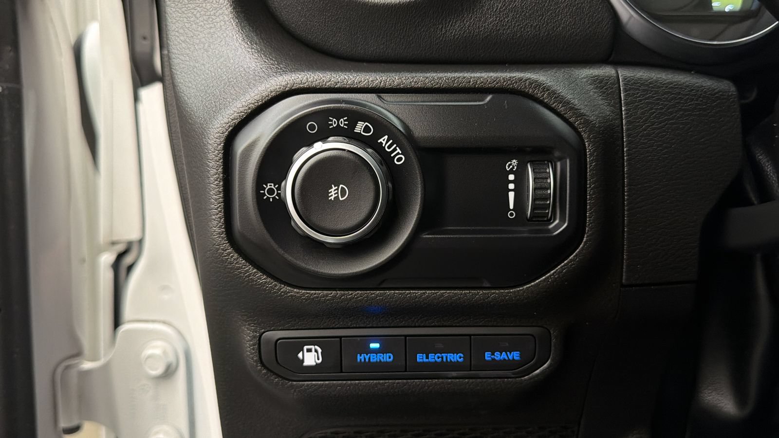 Used 2023 Jeep Wrangler Unlimited Sahara w/ Cold Weather Group AWD/4WD image 30