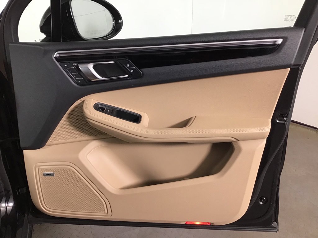 Certified 2023 Porsche Macan Turbo AWD/4WD image 20