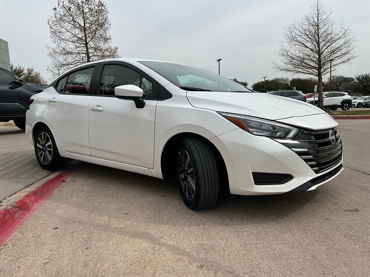 Used 2025 Nissan Versa SV image 4