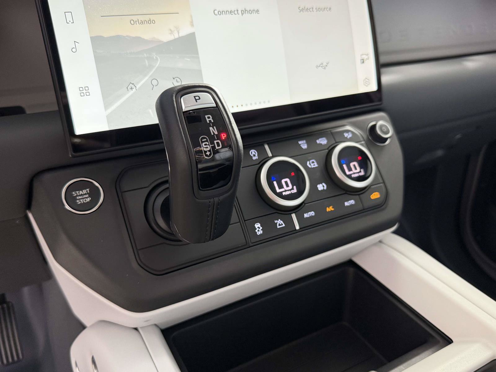 New 2026 Land Rover Defender 110 X-Dynamic SE AWD/4WD image 29