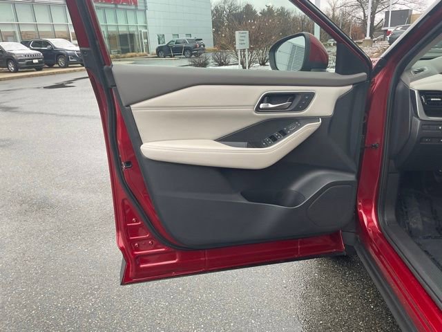 Used 2021 Nissan Rogue SL w/ Premium Package image 11