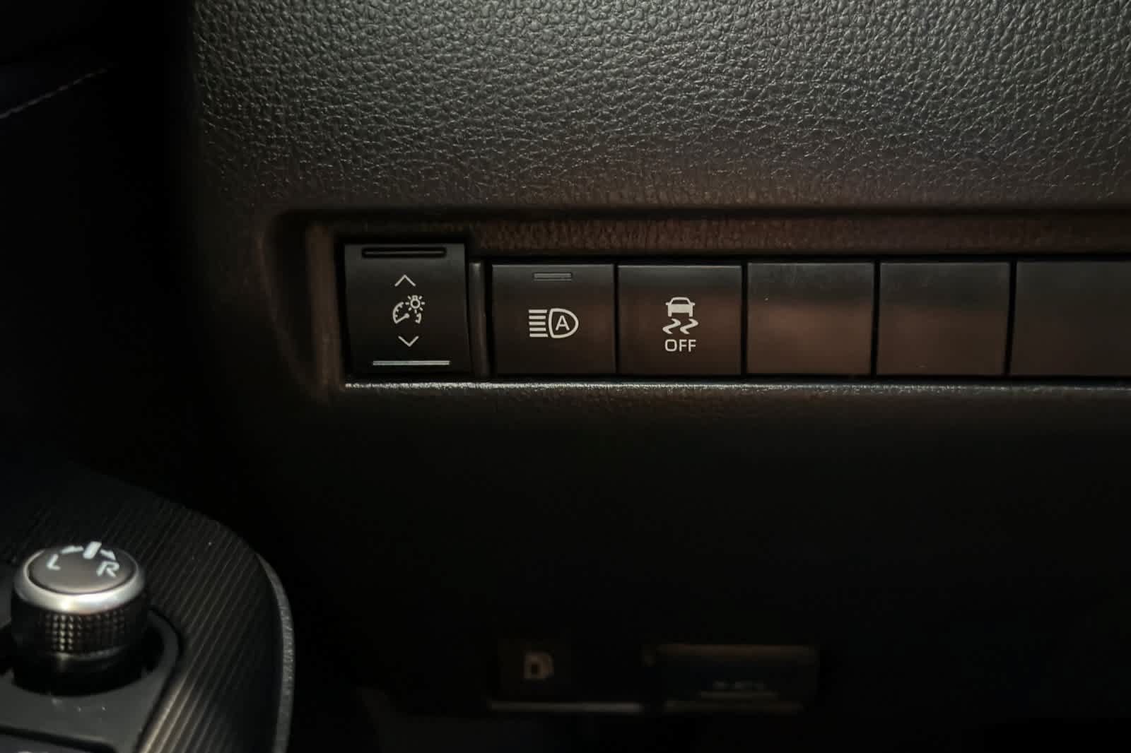 Used 2022 Toyota Venza XLE AWD/4WD image 31