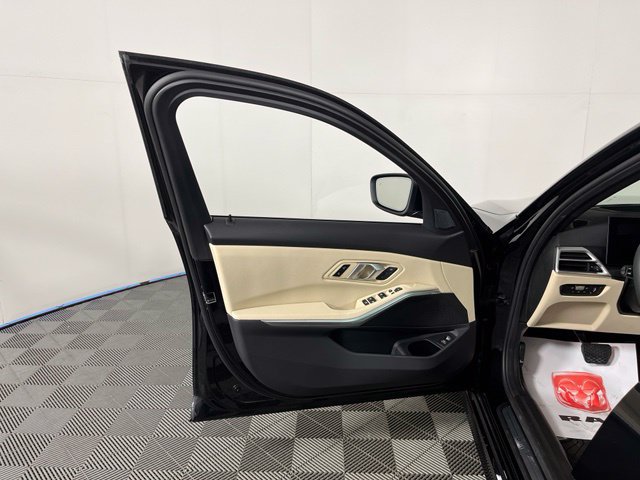 Used 2025 BMW 330i xDrive Sedan w/ Premium Package AWD/4WD image 14