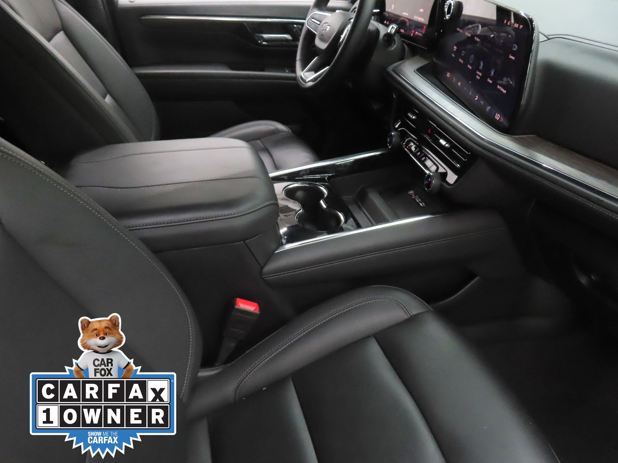 Used 2025 Chevrolet Suburban Z71 AWD/4WD image 24