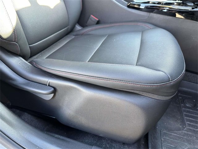 Used 2025 Chevrolet Trax RS w/ Sunroof Package image 24