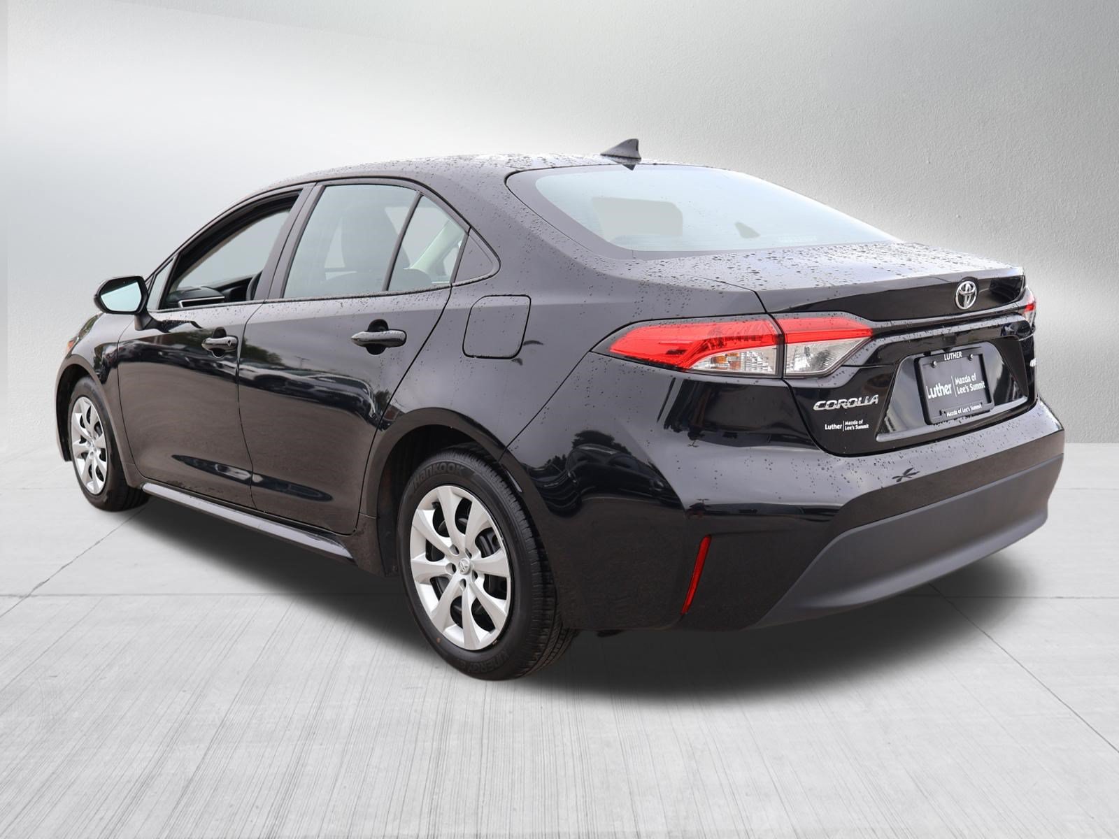 Used 2025 Toyota Corolla LE FWD image 5