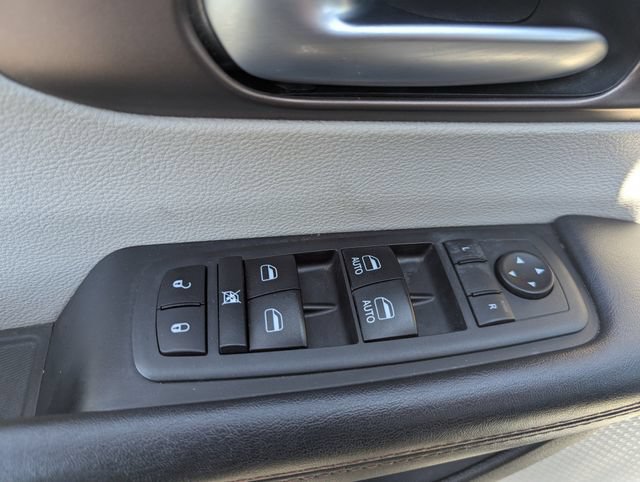 Used 2018 Chrysler Pacifica Touring Plus w/ Tire & Wheel Group FWD image 20