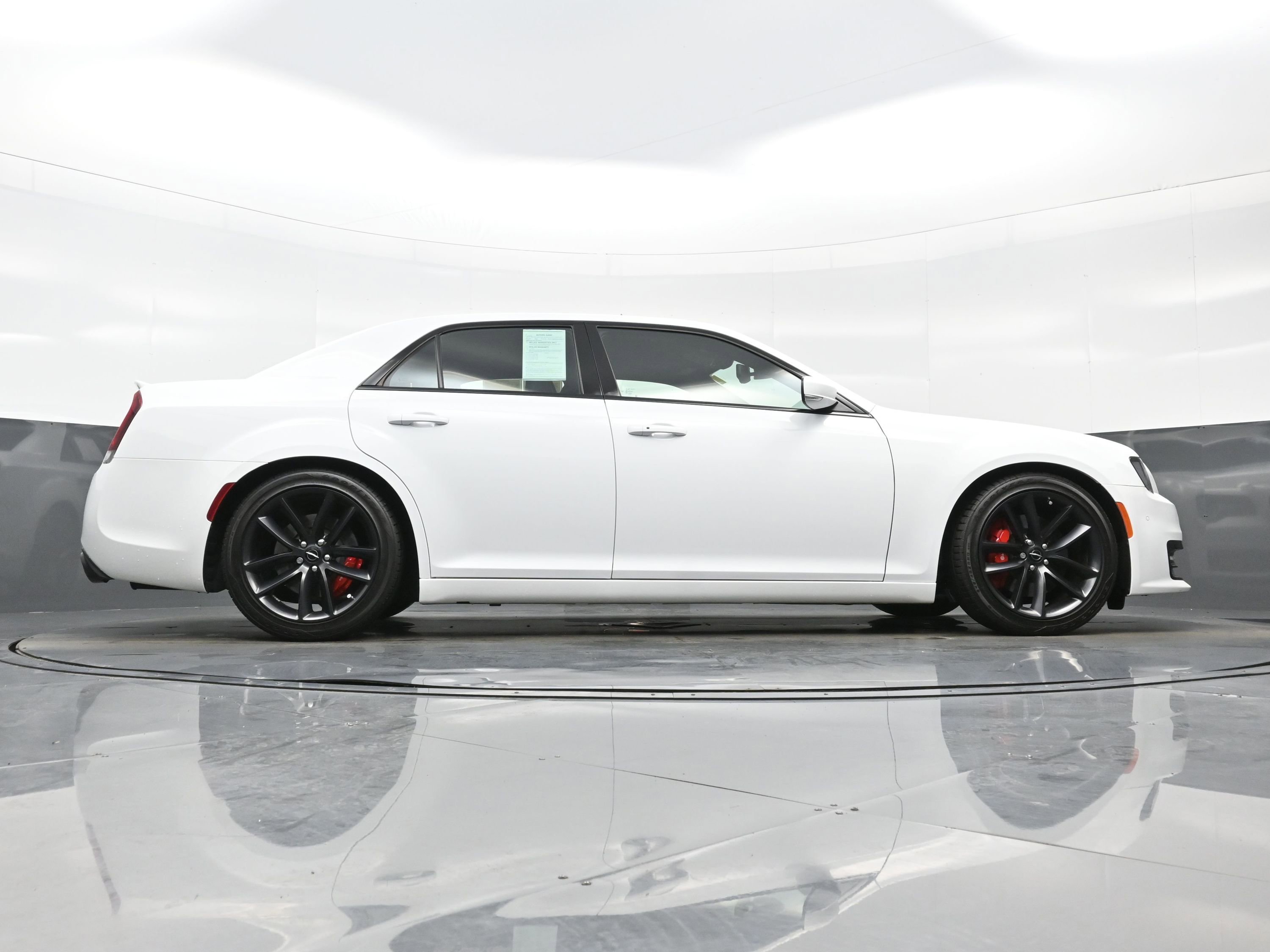 Used 2023 Chrysler 300 C image 31