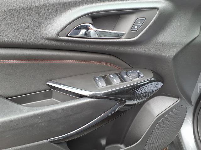 Used 2025 Chevrolet Trax RS image 12