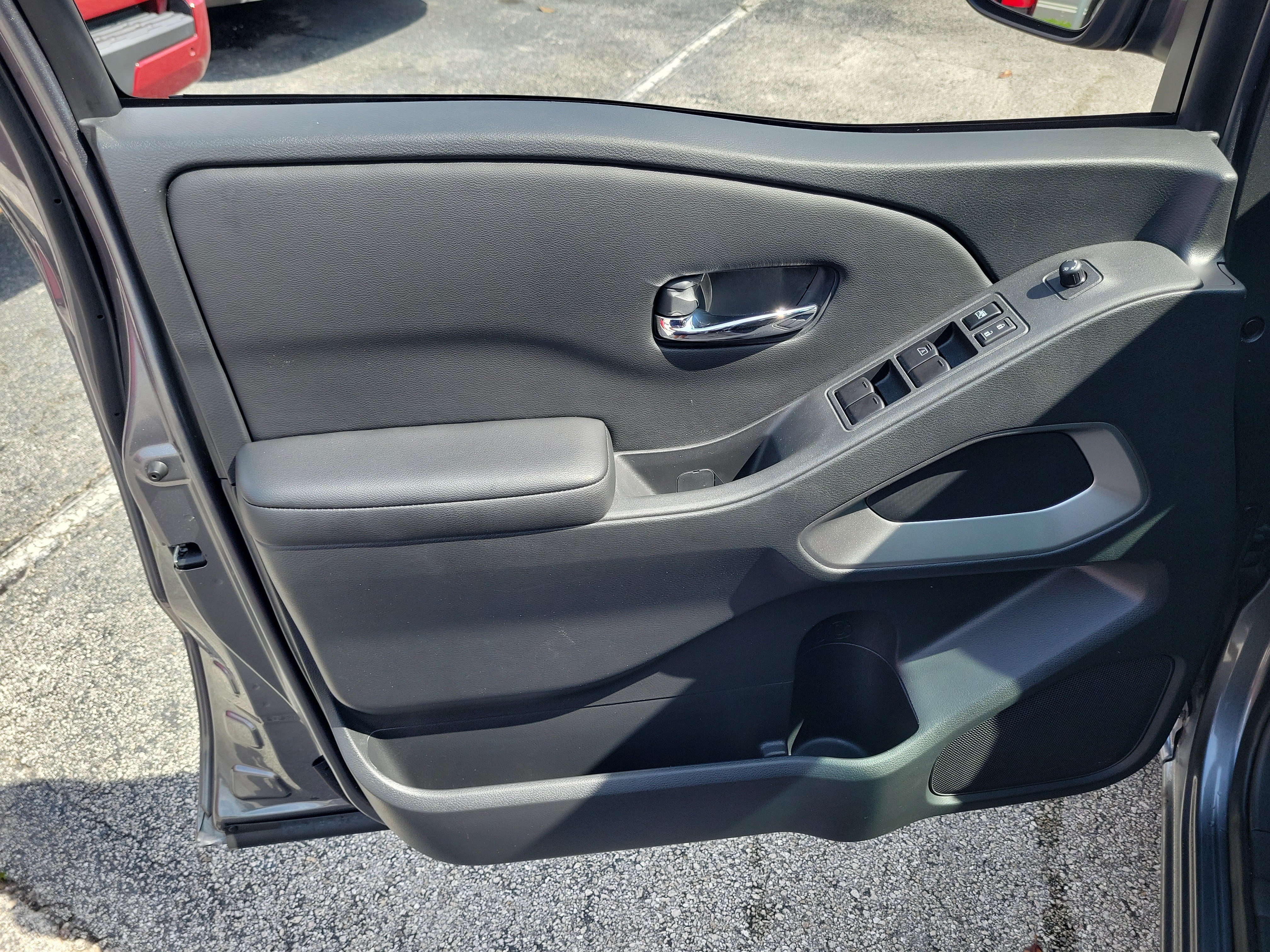 Certified 2025 Nissan Frontier SV RWD image 8