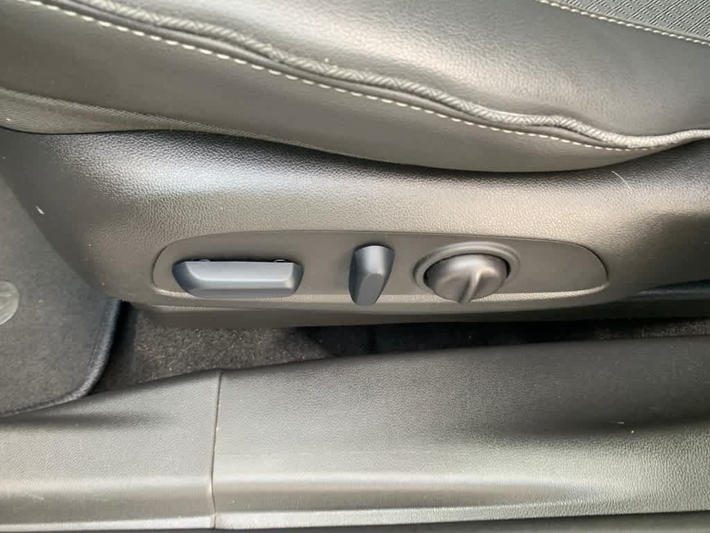 Certified 2023 Buick Encore GX Preferred w/ Cold Weather Comfort Package FWD image 18
