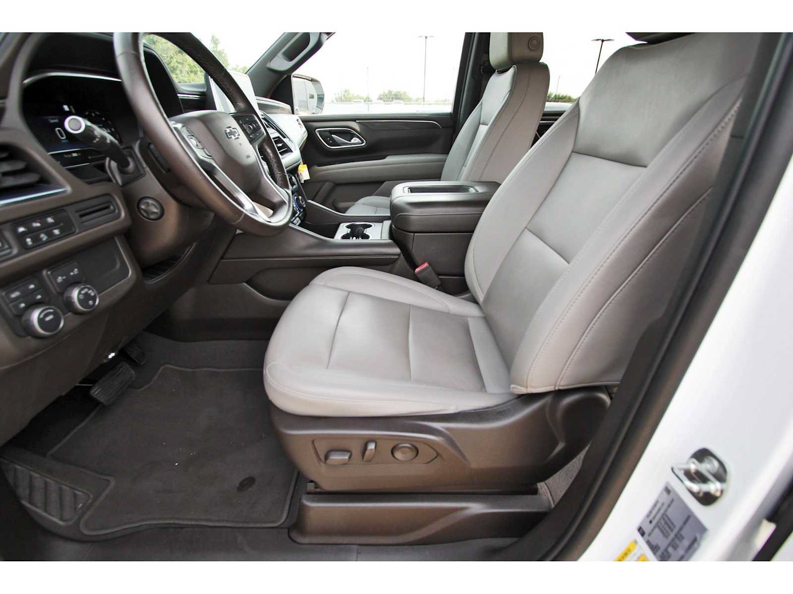 Used 2023 Chevrolet Tahoe Z71 w/ Luxury Package AWD/4WD image 12