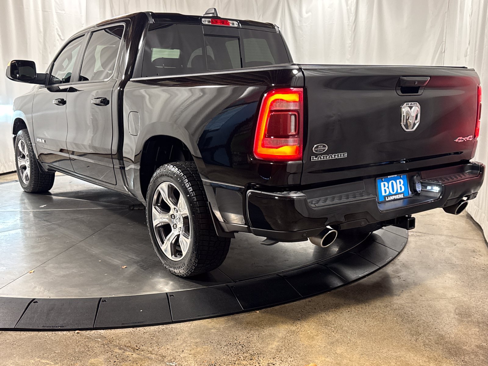 Used 2024 RAM 1500 Laramie AWD/4WD image 9