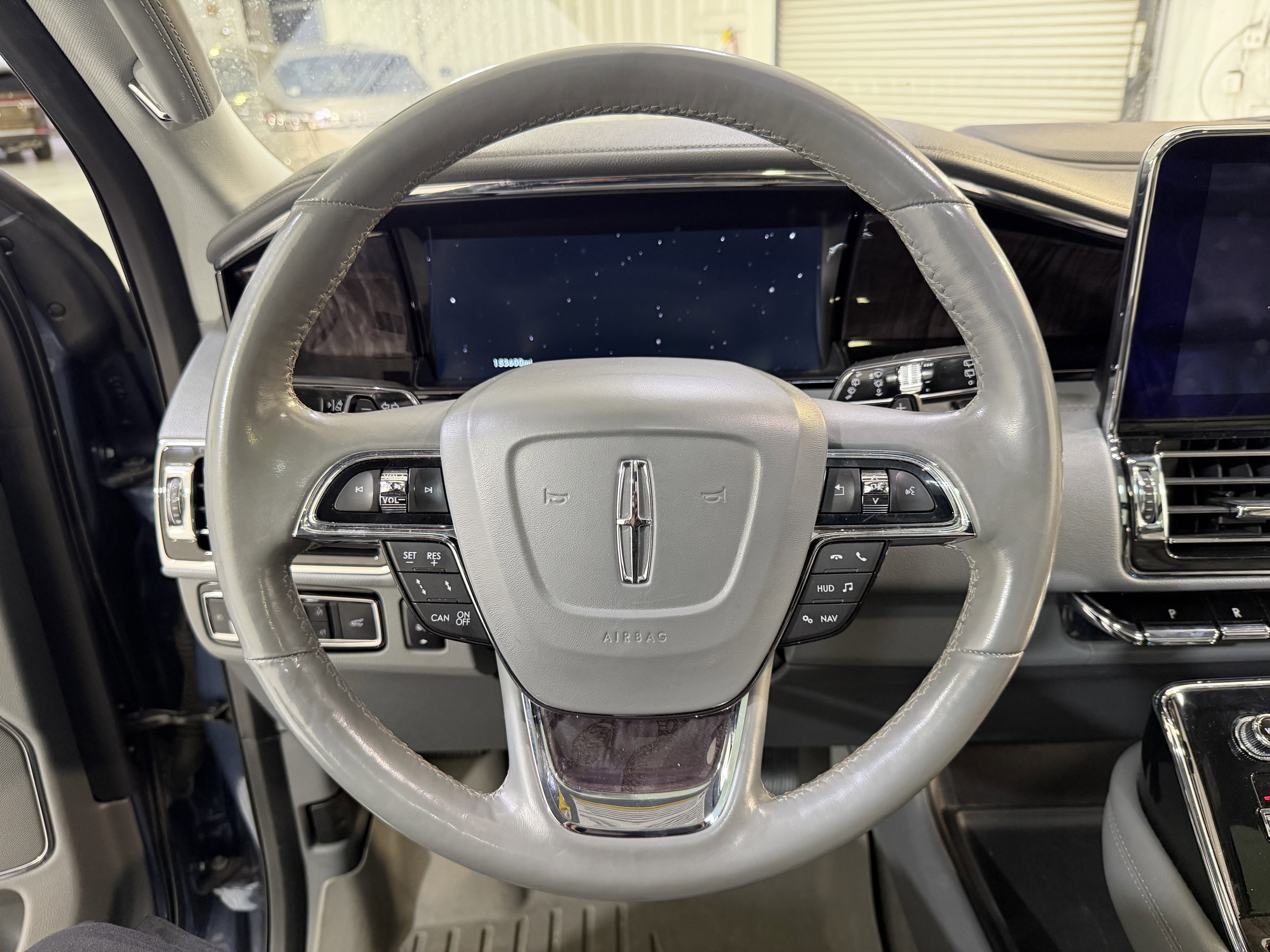 Used 2019 Lincoln Navigator Reserve image 17