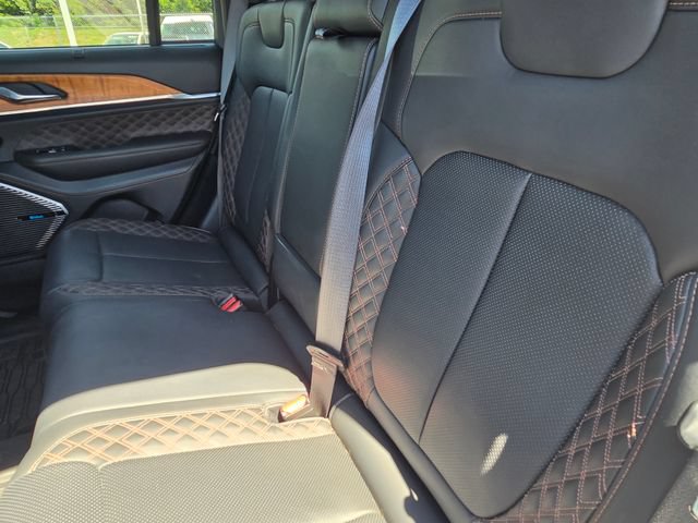 Used 2023 Jeep Grand Cherokee Summit AWD/4WD image 13