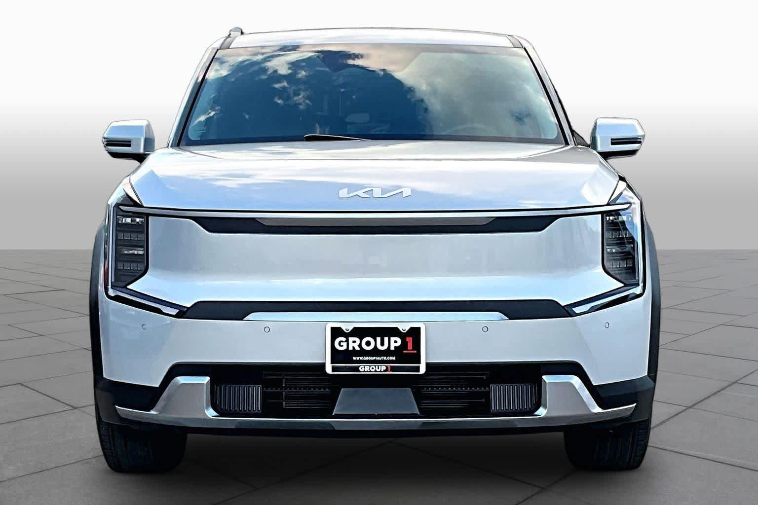 Used 2026 Kia EV9 Light RWD image 3