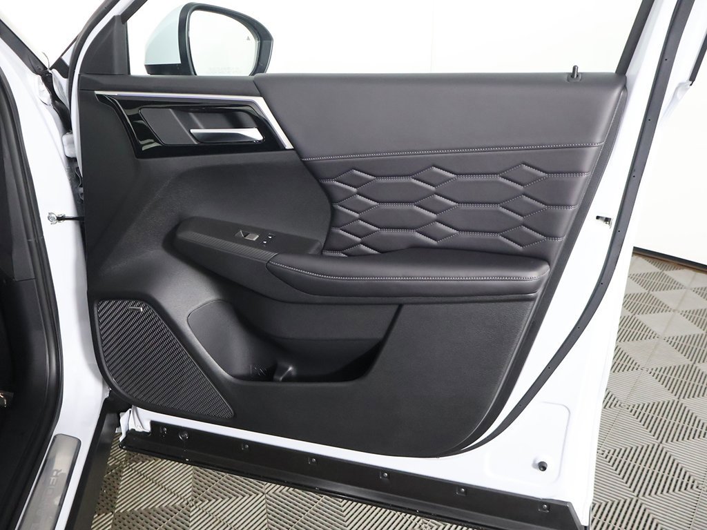 New 2026 Mitsubishi Outlander SEL image 30