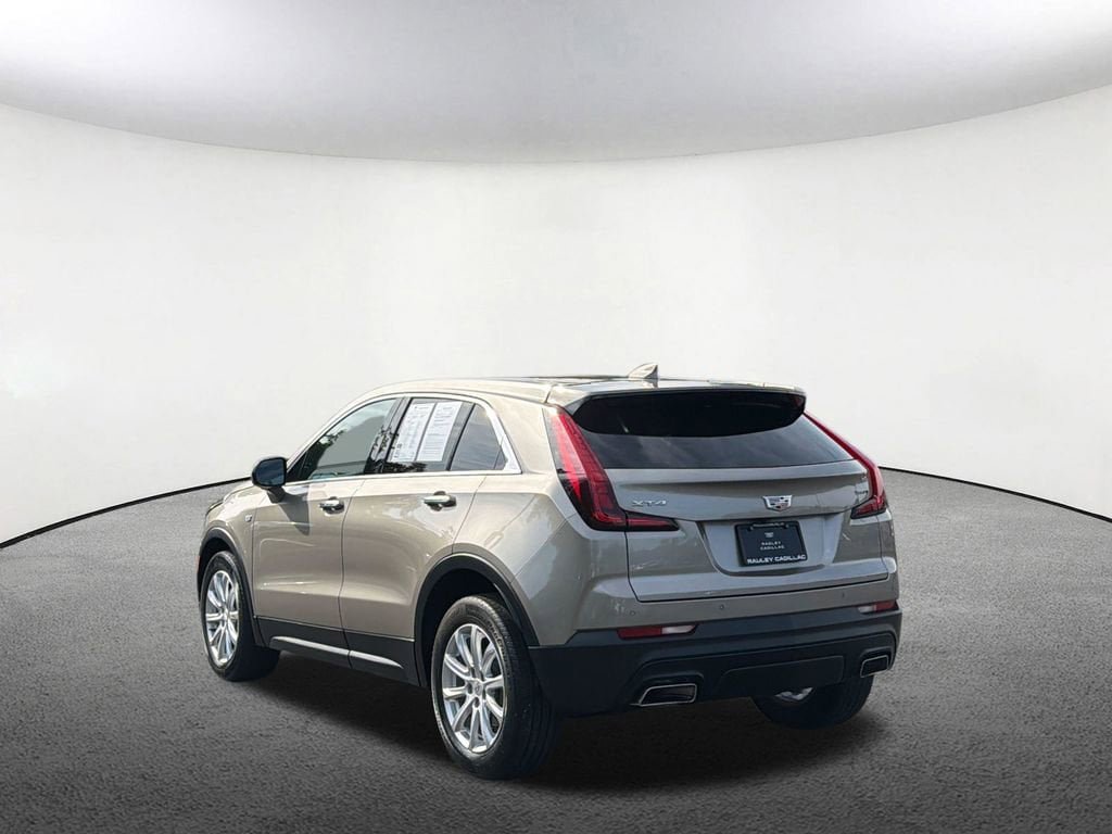 Certified 2022 Cadillac XT4 Luxury w/ Driver Awareness Package FWD image 17