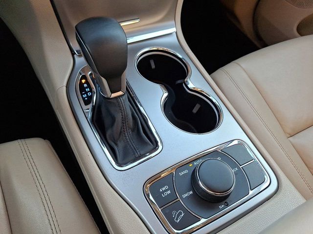 Certified 2018 Jeep Grand Cherokee Limited AWD/4WD image 18