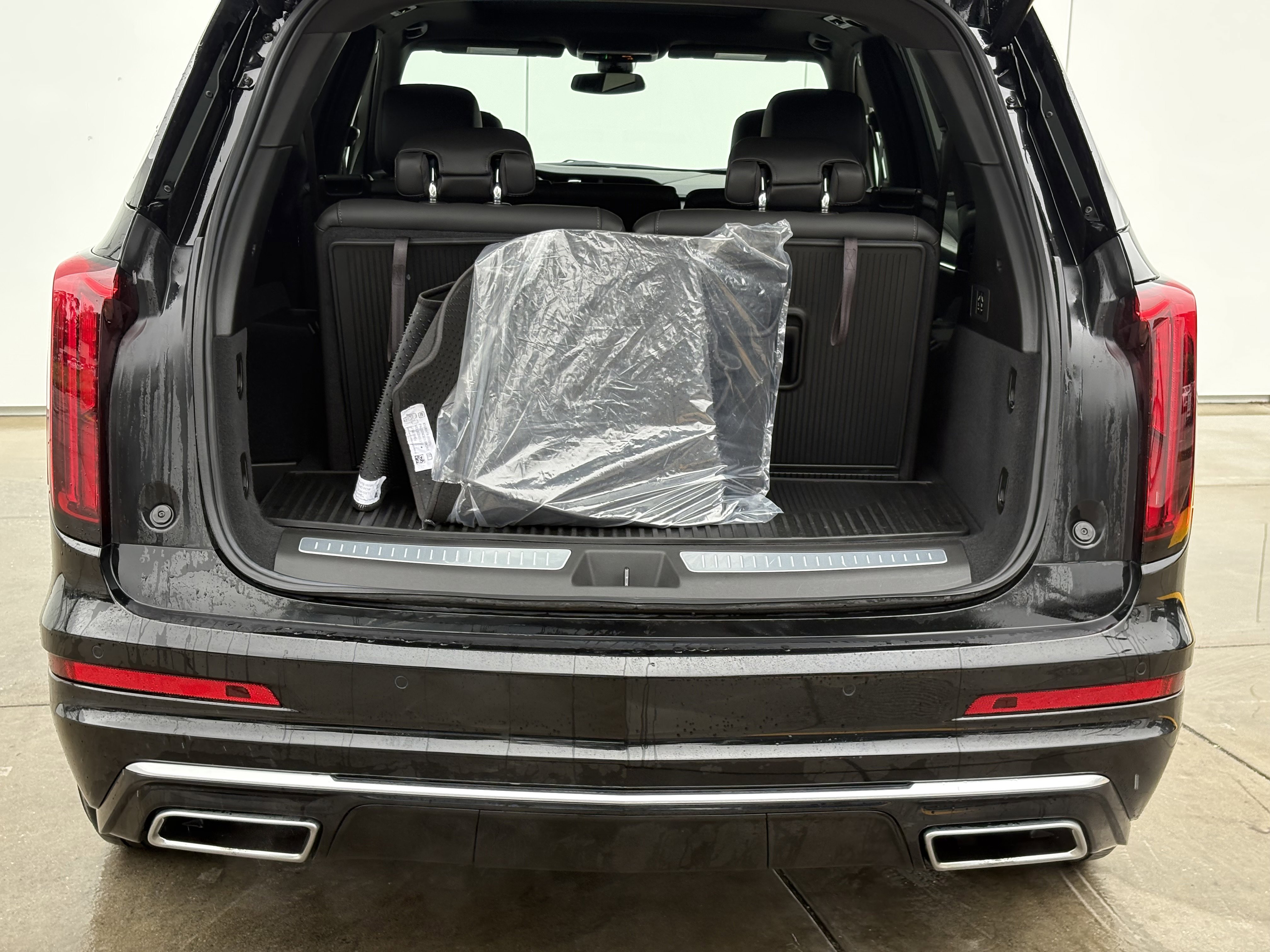 Used 2024 Cadillac XT6 Luxury w/ LPO, Floor Liner Package image 9