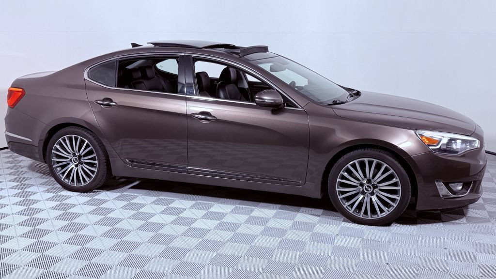 Used 2014 Kia Cadenza Premium w/ Technology Package FWD image 2