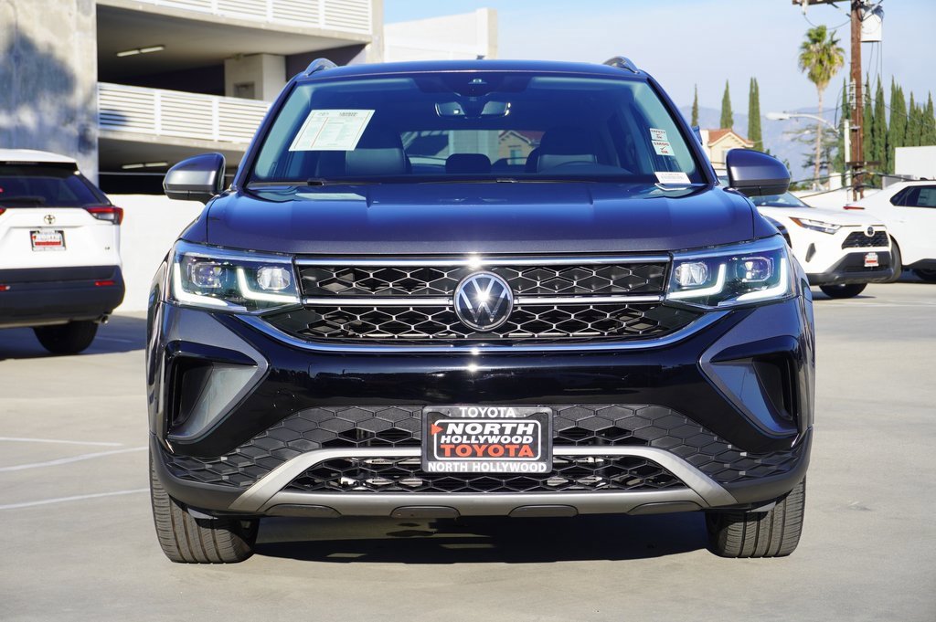 Used 2023 Volkswagen Taos SEL image 3