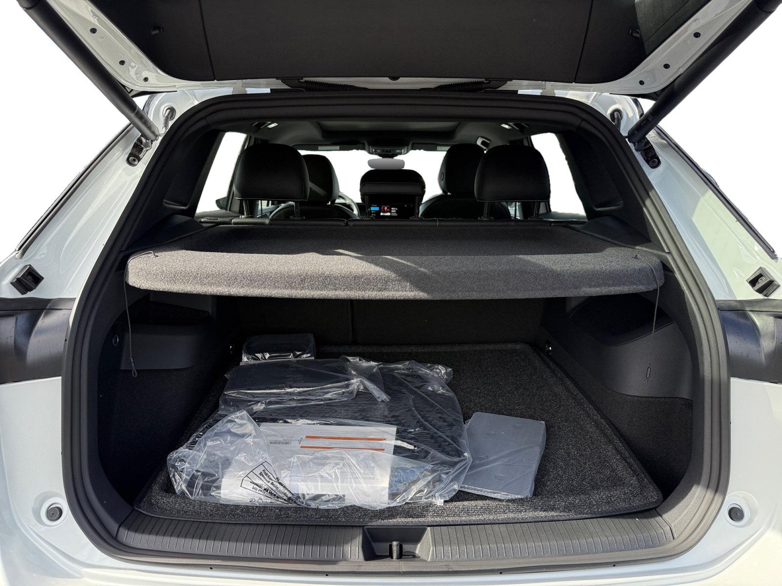 New 2026 Volkswagen Tiguan SE R-Line AWD/4WD image 17