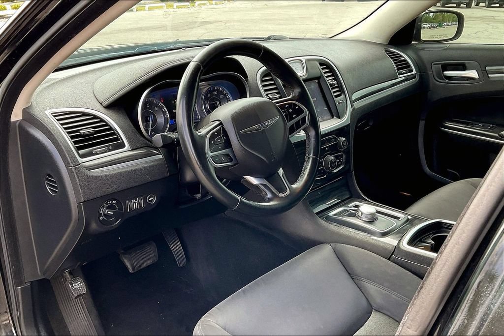 Used 2022 Chrysler 300 Touring w/ Sport Appearance Package RWD image 22