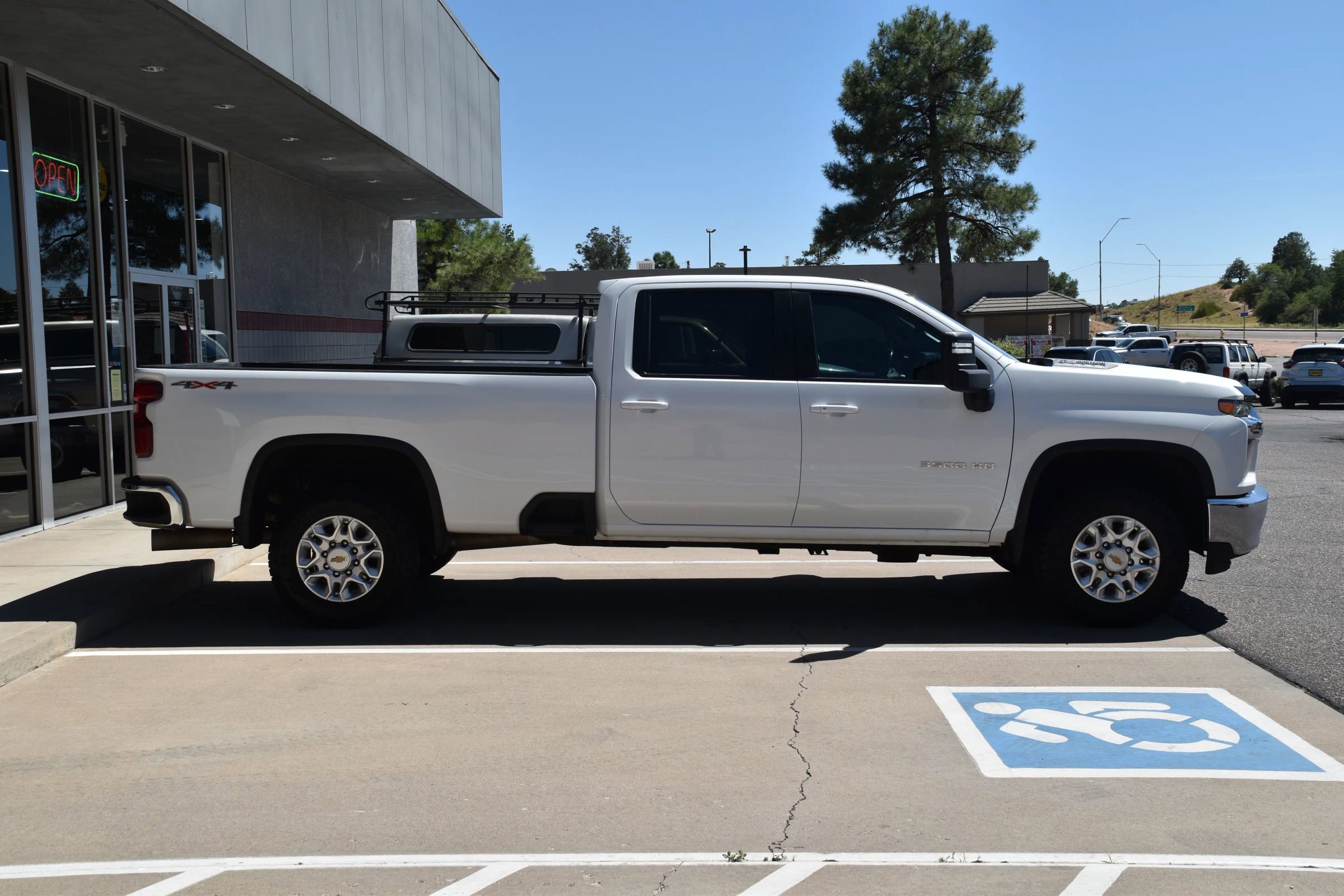 Used 2022 Chevrolet Silverado 3500 LT w/ Convenience Package image 7