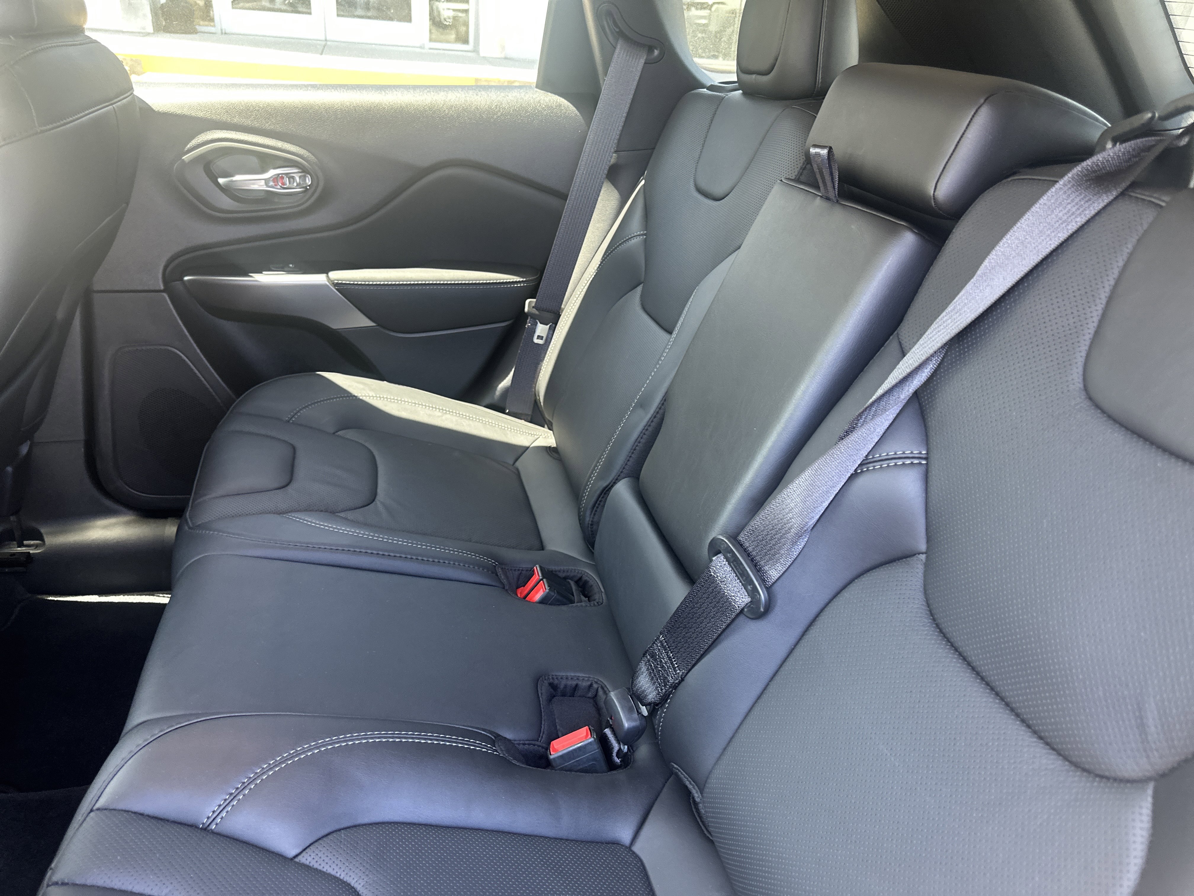 Used 2021 Jeep Cherokee Latitude Lux w/ Comfort/Convenience Group AWD/4WD image 20