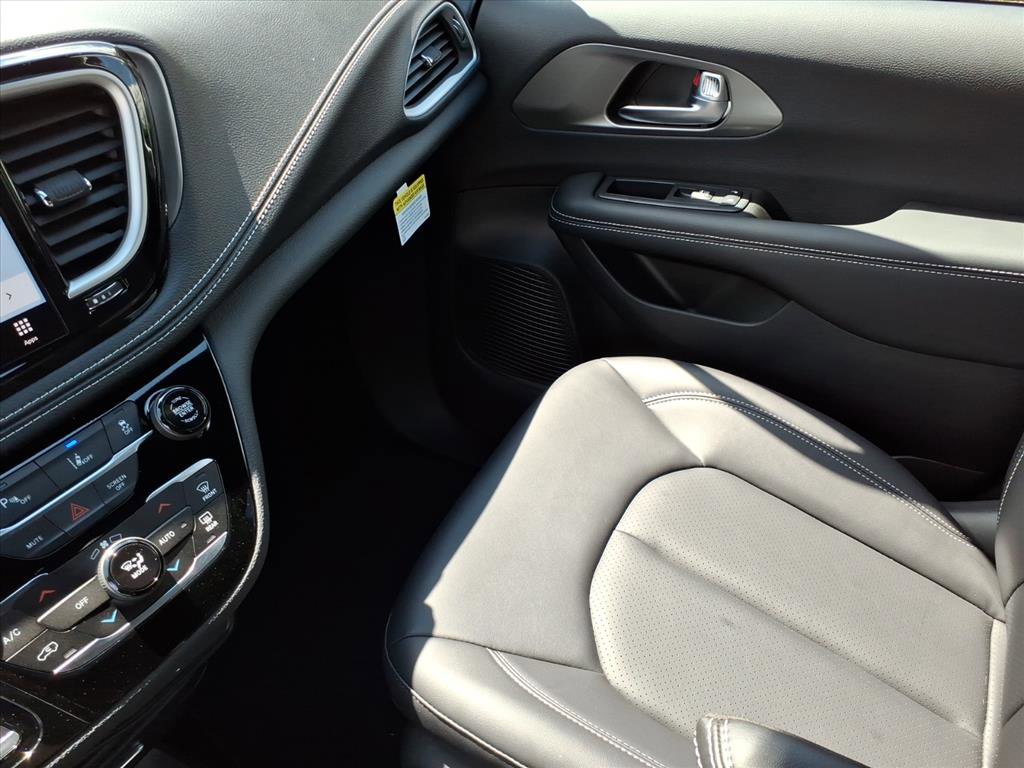 New 2026 Chrysler Pacifica Select image 15
