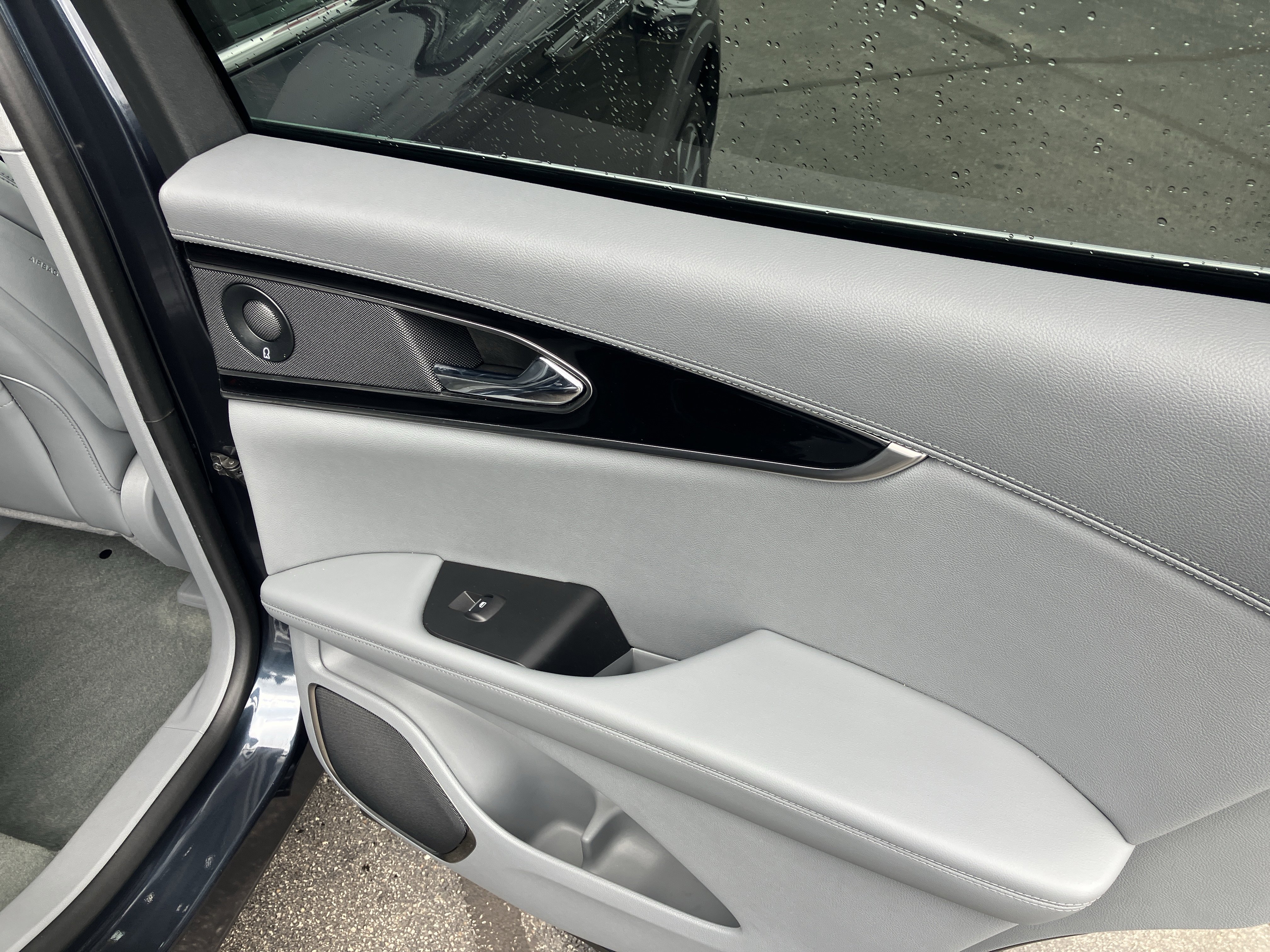 Used 2023 Lincoln Nautilus Reserve w/ Luxury Package image 12