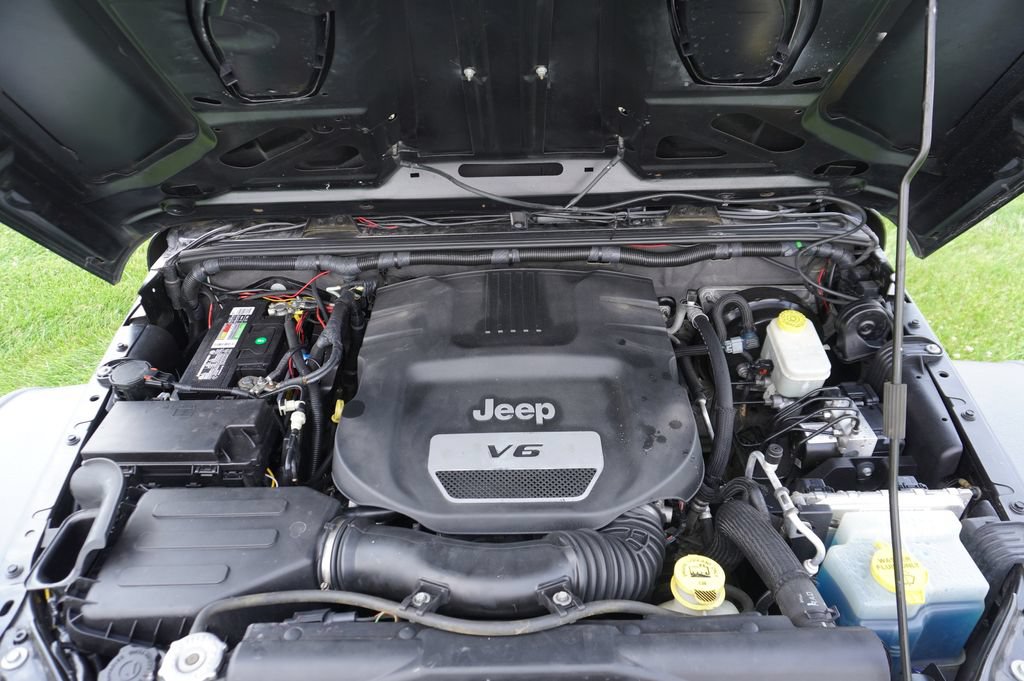 Used 2015 Jeep Wrangler Unlimited Sport AWD/4WD image 32