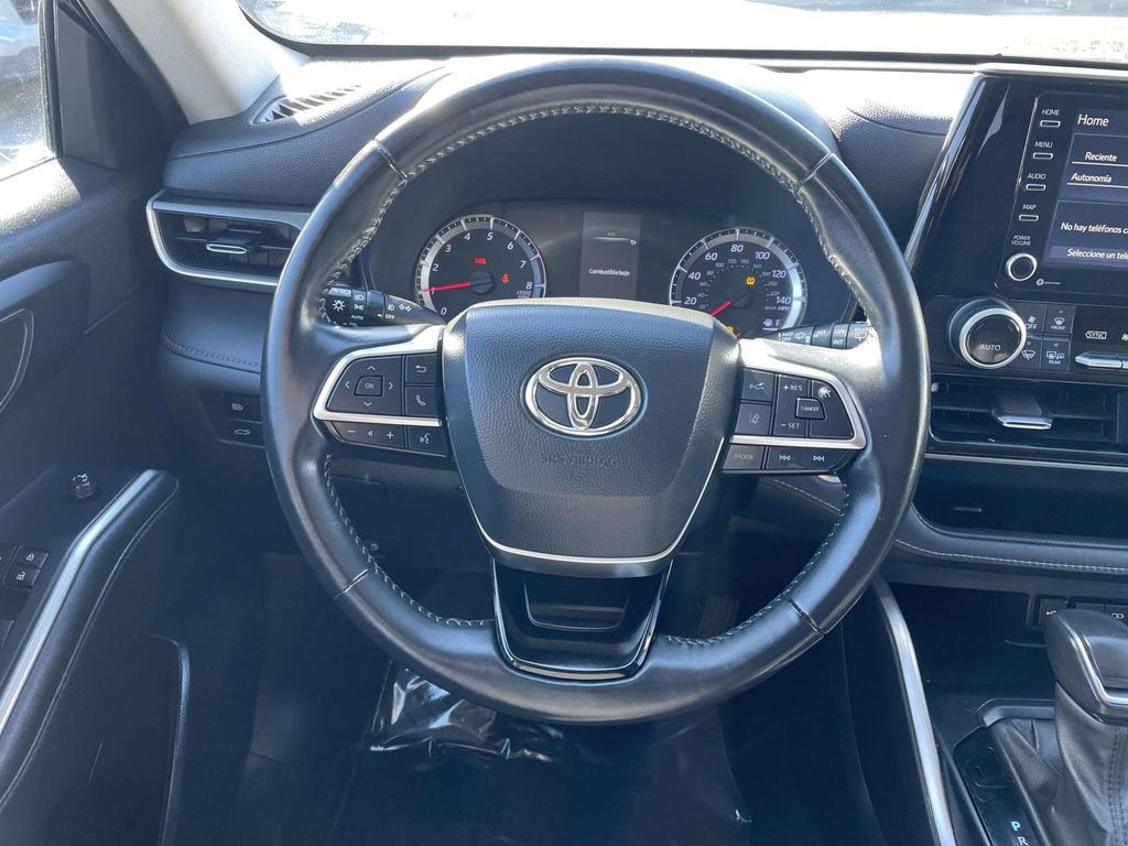 Used 2021 Toyota Highlander LE image 23