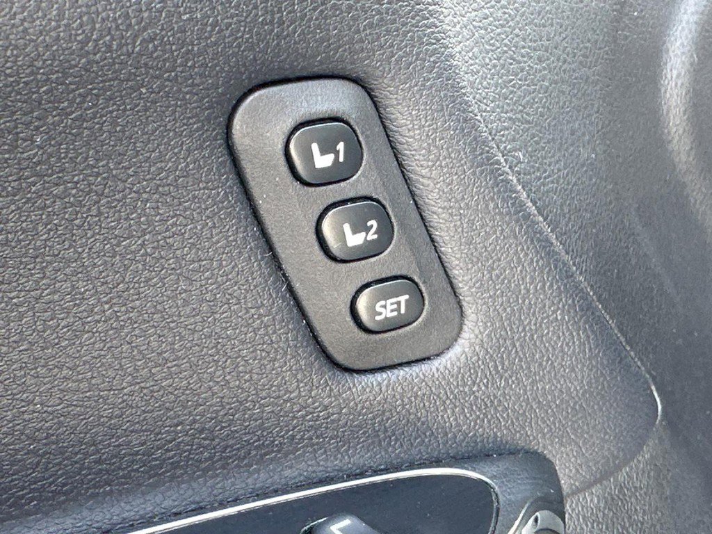 Used 2017 Toyota Avalon Limited w/ All Weather Liner Package image 22