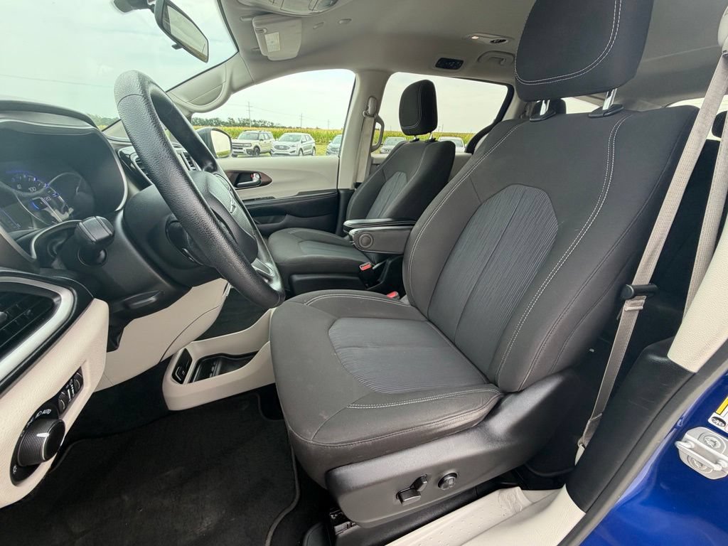 Used 2021 Chrysler Voyager LX FWD image 11