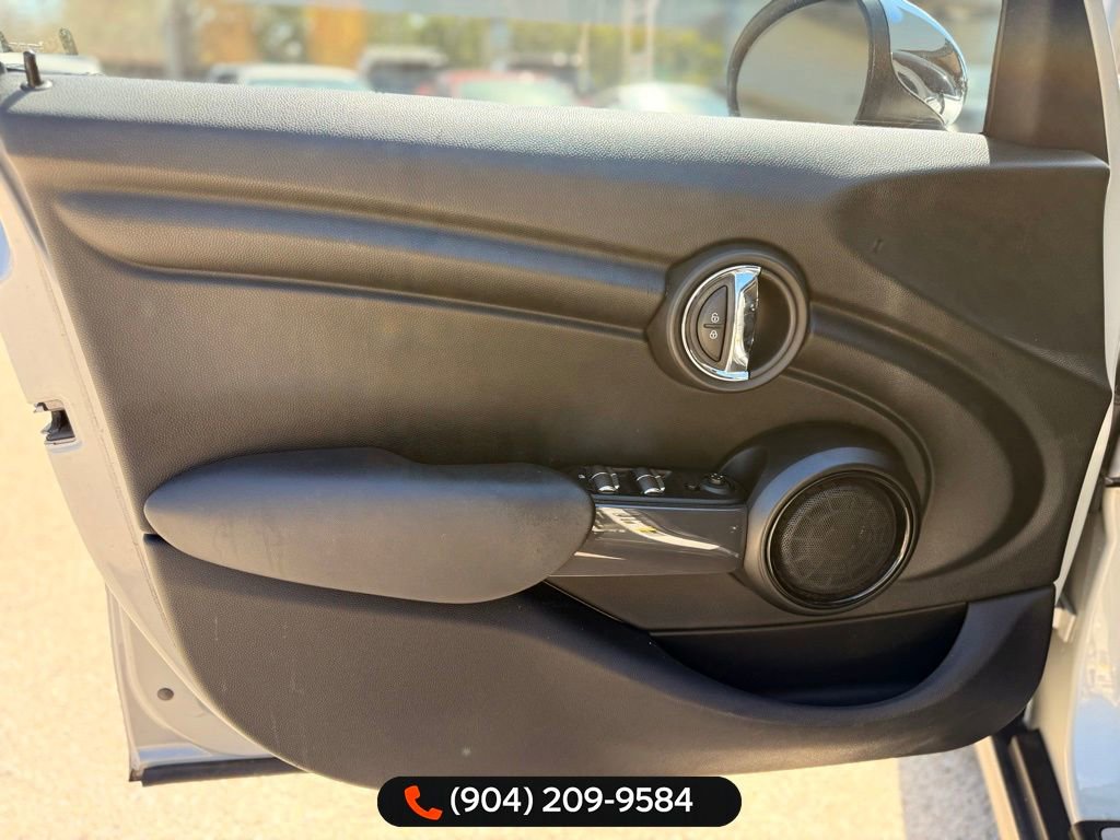 Used 2015 MINI Cooper 4-Door Hardtop image 17