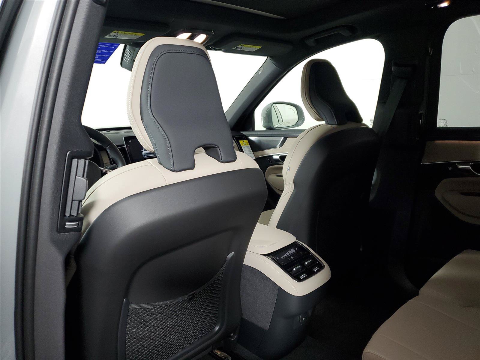 New 2026 Volvo XC90 B6 Plus w/ Protection Package Premier AWD/4WD image 15